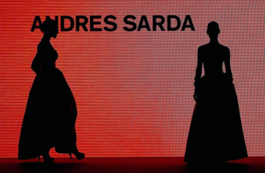 Imágenes de los desfiles de la segunda jornada de la pasarela de moda Mercedes-Benz Fashion Week en Madrid.