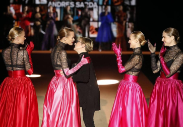 Imágenes de los desfiles de la segunda jornada de la pasarela de moda Mercedes-Benz Fashion Week en Madrid.