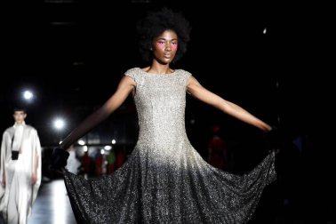 Imágenes de los desfiles de la segunda jornada de la pasarela de moda Mercedes-Benz Fashion Week en Madrid.