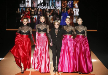 Imágenes de los desfiles de la segunda jornada de la pasarela de moda Mercedes-Benz Fashion Week en Madrid.