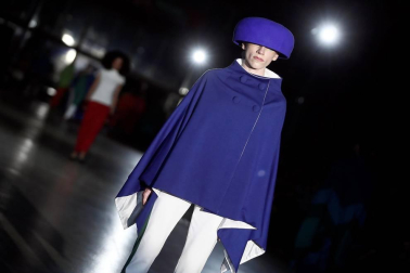 Imágenes de los desfiles de la segunda jornada de la pasarela de moda Mercedes-Benz Fashion Week en Madrid.