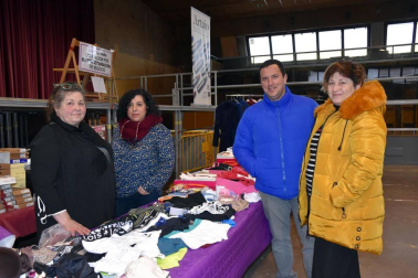 El polideportivo de Ribaforada acogió el sábado 25 de enero la Feria del Stock 2020, un evento organizado por la asociación de comerciantes local AECHO. Además de los puestos de venta, los vecinos pudieron disfrutar de diferentes actividades: durante la mañana, una degustación de tostadas con aceite de Artajo y el espectáculo infantil 'Guille y el mordisco del vampiro', y por la tarde, un café teatro con monólogo a cargo de Jesús Ángel Arriet.