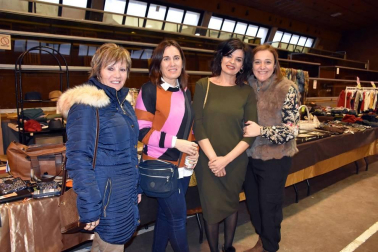 El polideportivo de Ribaforada acogió el sábado 25 de enero la Feria del Stock 2020, un evento organizado por la asociación de comerciantes local AECHO. Además de los puestos de venta, los vecinos pudieron disfrutar de diferentes actividades: durante la mañana, una degustación de tostadas con aceite de Artajo y el espectáculo infantil 'Guille y el mordisco del vampiro', y por la tarde, un café teatro con monólogo a cargo de Jesús Ángel Arriet.