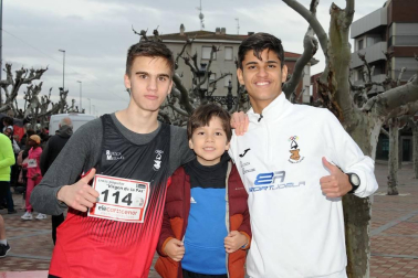 Uno de los actos más populares de las fiestas de la Virgen de la Paz, que se celebran cada mes de enero en Cintruénigo, es el cross en honor a la patrona. Desde primera hora de la mañana, los atletas de las diferentes categorías se reunieron en Los Paseos, punto de partida y llegada de la carrera. La prueba, que alcanzó su edición número trece, contó con la participación de 349 corredores.