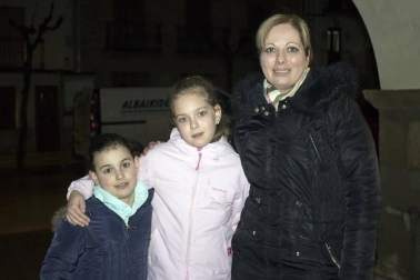 El pasado sábado, el teatro fue el protagonista de la agenda cultural de Allo. Los bajos del Ayuntamiento acogieron al grupo 5senti2 que presentó su obra 'Entrevista de pelotas'. Una cita con el humor que atrajo a los vecinos de esta localidad de Tierra Estella, y que además era apta para todas las edades.