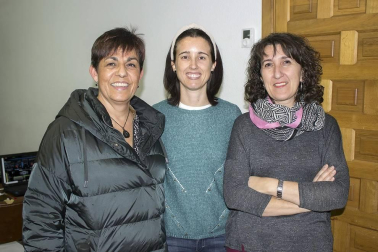 El pasado sábado, el teatro fue el protagonista de la agenda cultural de Allo. Los bajos del Ayuntamiento acogieron al grupo 5senti2 que presentó su obra 'Entrevista de pelotas'. Una cita con el humor que atrajo a los vecinos de esta localidad de Tierra Estella, y que además era apta para todas las edades.