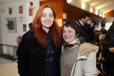 La Casa de Cultura de Burlada acogió el sábado 25 de enero un espectáculo especial con motivo de la celebración del 50 aniversario de la creación de la comparsa de gigantes y cabezudos local. El escenario se convirtió en una fiesta gracias también a la participación de otros colectivos de Burlada como la banda de música, los txistularis, Burlata Herriko Gaiteroak y los dantzaris de Larratz.