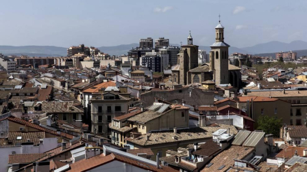 Los Campaneros de la Catedral de Pamplona tañeron ayer los bronces de la seo y los de otras cuatro iglesias del Casco Antiguo, dentro de una iniciativa europea para lograr que la Unesco declare el toque manual Patrimonio Inmaterial