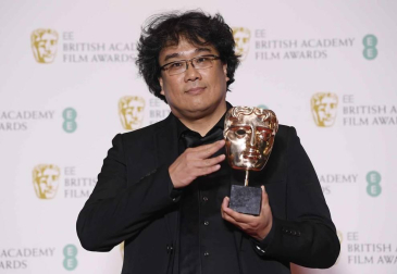 El negro, salvo algunas excepciones, fue el rey de la alfombra roja de los Bafta del cine británico.