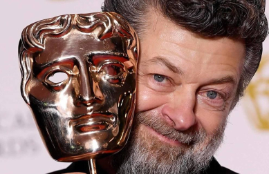 El negro, salvo algunas excepciones, fue el rey de la alfombra roja de los Bafta del cine británico.