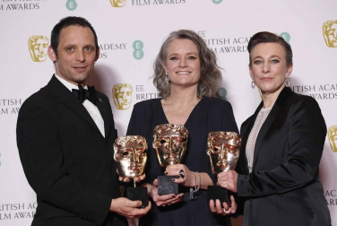 El negro, salvo algunas excepciones, fue el rey de la alfombra roja de los Bafta del cine británico.