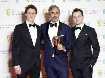 El negro, salvo algunas excepciones, fue el rey de la alfombra roja de los Bafta del cine británico.