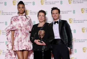 El negro, salvo algunas excepciones, fue el rey de la alfombra roja de los Bafta del cine británico.