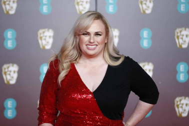 El negro, salvo algunas excepciones, fue el rey de la alfombra roja de los Bafta del cine británico.