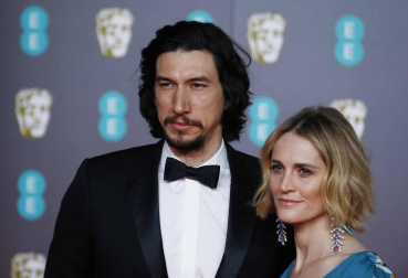 El negro, salvo algunas excepciones, fue el rey de la alfombra roja de los Bafta del cine británico.