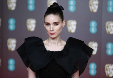 El negro, salvo algunas excepciones, fue el rey de la alfombra roja de los Bafta del cine británico.