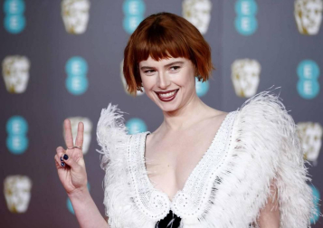 El negro, salvo algunas excepciones, fue el rey de la alfombra roja de los Bafta del cine británico.