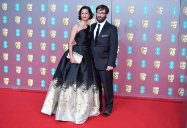 El negro, salvo algunas excepciones, fue el rey de la alfombra roja de los Bafta del cine británico.