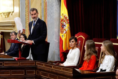 La familia real al completo ha presidido este lunes la sesión solemne de la apertura de la XIV Legislatura.