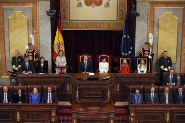 La familia real al completo ha presidido este lunes la sesión solemne de la apertura de la XIV Legislatura.