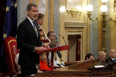 La familia real al completo ha presidido este lunes la sesión solemne de la apertura de la XIV Legislatura.