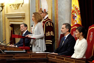 La familia real al completo ha presidido este lunes la sesión solemne de la apertura de la XIV Legislatura.