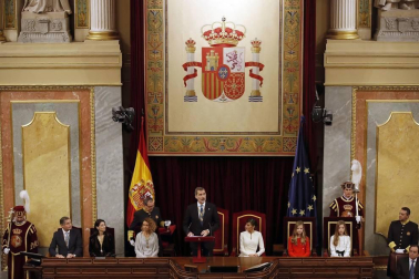 La familia real al completo ha presidido este lunes la sesión solemne de la apertura de la XIV Legislatura.