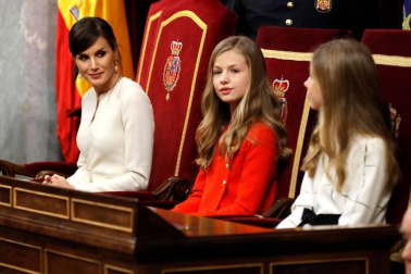 La familia real al completo ha presidido este lunes la sesión solemne de la apertura de la XIV Legislatura.