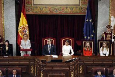 La familia real al completo ha presidido este lunes la sesión solemne de la apertura de la XIV Legislatura.