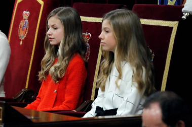 La familia real al completo ha presidido este lunes la sesión solemne de la apertura de la XIV Legislatura.