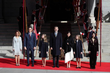 La familia real al completo ha presidido este lunes la sesión solemne de la apertura de la XIV Legislatura.