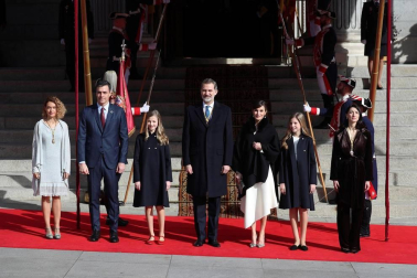 La familia real al completo ha presidido este lunes la sesión solemne de la apertura de la XIV Legislatura.
