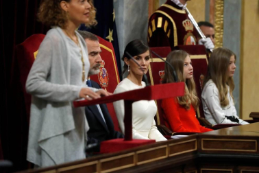La familia real al completo ha presidido este lunes la sesión solemne de la apertura de la XIV Legislatura.