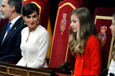 La familia real al completo ha presidido este lunes la sesión solemne de la apertura de la XIV Legislatura.