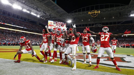 Imágenes del espectacular encuentro entre los Chiefs de Kansas City y los 49ers de San Francisco en el partido disputado en el Hard Rock Stadium de Miami.