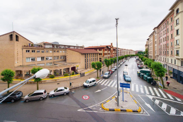 Un inmueble lleno de posibilidades con 200m2 de superficie útil y una gran luminosidad, ubicado en la zona de Jesuitas y Club de Tenis.