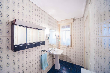 Un inmueble lleno de posibilidades con 200m2 de superficie útil y una gran luminosidad, ubicado en la zona de Jesuitas y Club de Tenis.