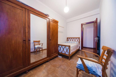 Un inmueble lleno de posibilidades con 200m2 de superficie útil y una gran luminosidad, ubicado en la zona de Jesuitas y Club de Tenis.