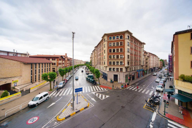 Un inmueble lleno de posibilidades con 200m2 de superficie útil y una gran luminosidad, ubicado en la zona de Jesuitas y Club de Tenis.