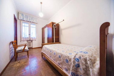 Un inmueble lleno de posibilidades con 200m2 de superficie útil y una gran luminosidad, ubicado en la zona de Jesuitas y Club de Tenis.