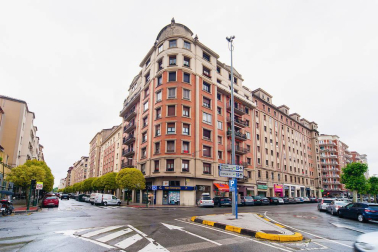 Un inmueble lleno de posibilidades con 200m2 de superficie útil y una gran luminosidad, ubicado en la zona de Jesuitas y Club de Tenis.