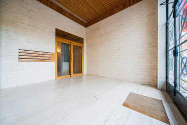 Un inmueble lleno de posibilidades con 200m2 de superficie útil y una gran luminosidad, ubicado en la zona de Jesuitas y Club de Tenis.