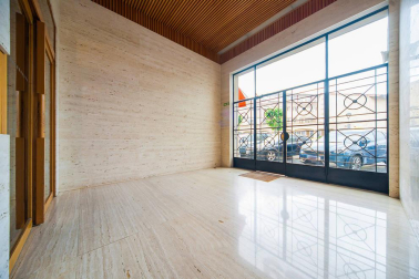 Un inmueble lleno de posibilidades con 200m2 de superficie útil y una gran luminosidad, ubicado en la zona de Jesuitas y Club de Tenis.