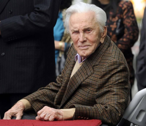 Imágenes de la vida y las películas en las que participó Kirk Douglas