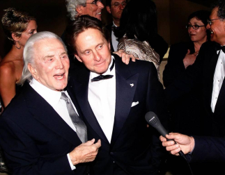 Imágenes de la vida y las películas en las que participó Kirk Douglas