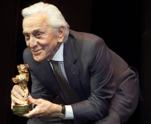 Imágenes de la vida y las películas en las que participó Kirk Douglas