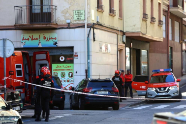 La Policía Foral ha detenido este jueves a varias personas en una operación antidroga desarrollada en Pamplona. Además, una persona se ha atrincherado en un domicilio en la calle Irati del barrio de La Milagrosa.