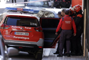 La Policía Foral ha detenido este jueves a varias personas en una operación antidroga desarrollada en Pamplona. Además, una persona se ha atrincherado en un domicilio en la calle Irati del barrio de La Milagrosa.