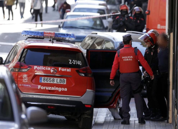 La Policía Foral ha detenido este jueves a varias personas en una operación antidroga desarrollada en Pamplona. Además, una persona se ha atrincherado en un domicilio en la calle Irati del barrio de La Milagrosa.