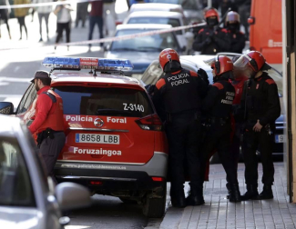 La Policía Foral ha detenido este jueves a varias personas en una operación antidroga desarrollada en Pamplona. Además, una persona se ha atrincherado en un domicilio en la calle Irati del barrio de La Milagrosa.